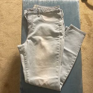 Light wash jegging in size 13